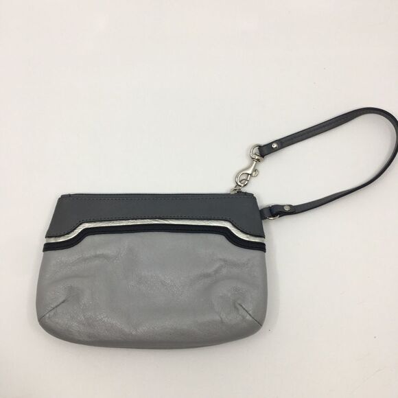 Coach Ashley Metallic Pewter Silver & Gray Large Pleated Leather Wristlet - Picture 5 of 16